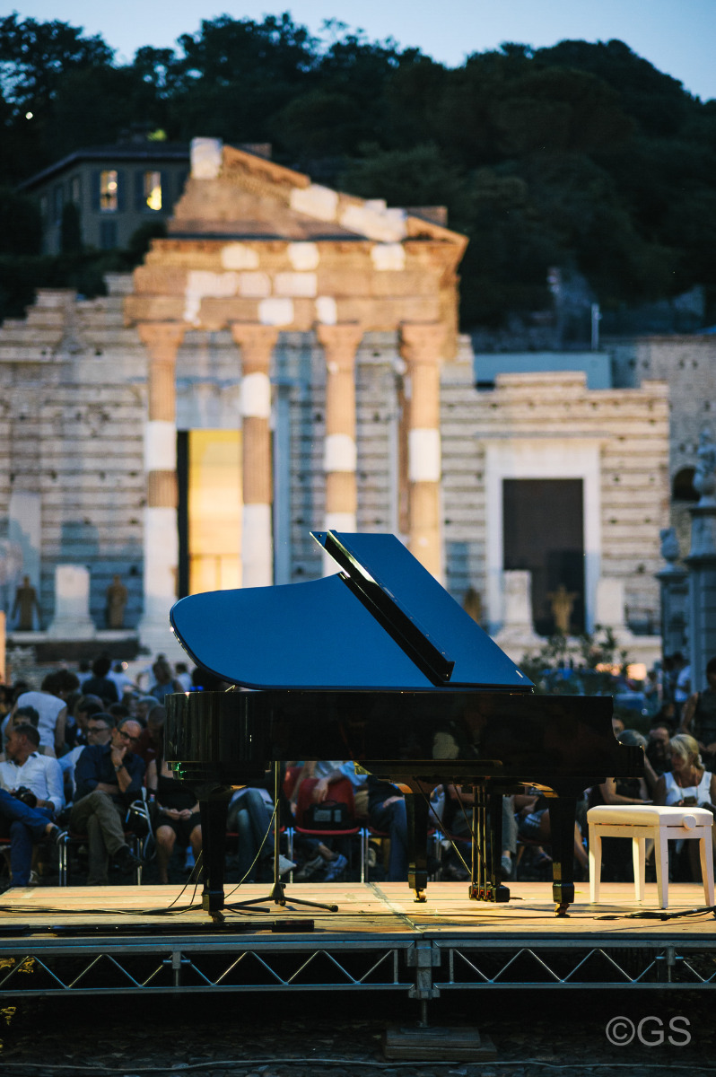 Concerto 4 luglio -  GIOVANNI GUIDI piano solo  - PIAZZA del FORO fotografie di Giuseppe Sozzi