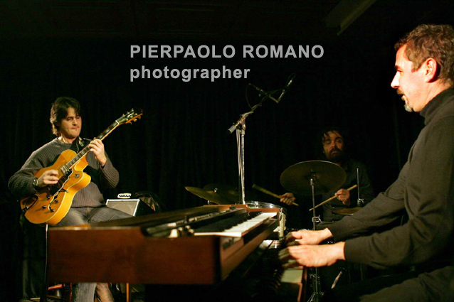JazzClub dell'Antica Birreria Alla Bornata - 12.12.2005 concerto O.T. trio: Poli, Cremaschini, Mozzoni- Fotografie di PIERPAOLO ROMANO