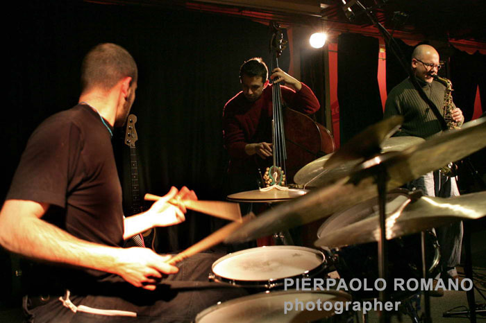 JazzClub dell'Antica Birreria Alla Bornata - 16.01.2006 Visones Trio -  Paolo Porta Davide Liberti Mattia Barbieri - Fotografie di PIERPAOLO ROMANO